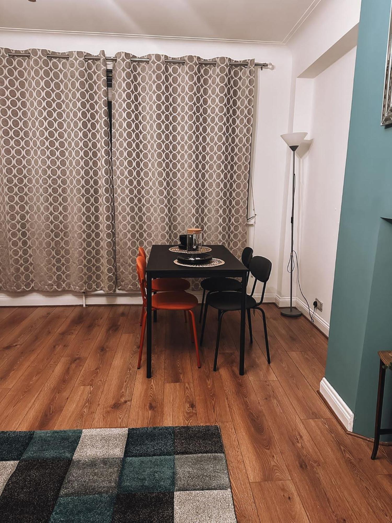 Cosy 2 Bedroom Apartment In Swiss Cottage. London Ngoại thất bức ảnh